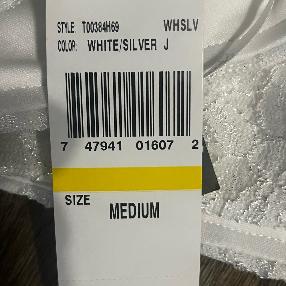 Macys White Cropped Top Faux Lace Size Medium - Picture 2 of 4